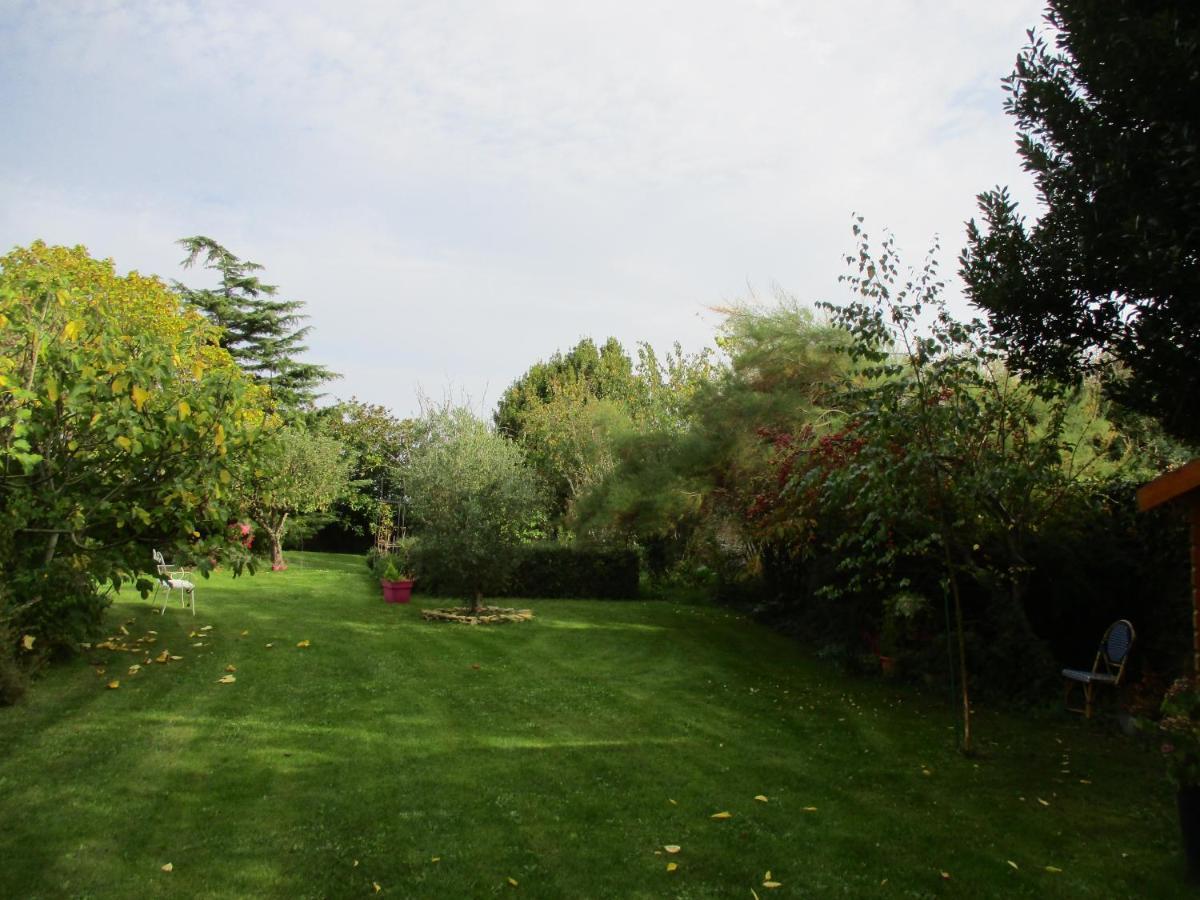 Bed and Breakfast Le Jardin De Camille Tailleville Exterior foto